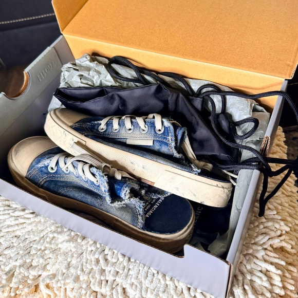 BALENCIAGA PARIS MULE & Backpack w/box
Paris Mule blue destroyed denim & rubber - Picture 10 of 17